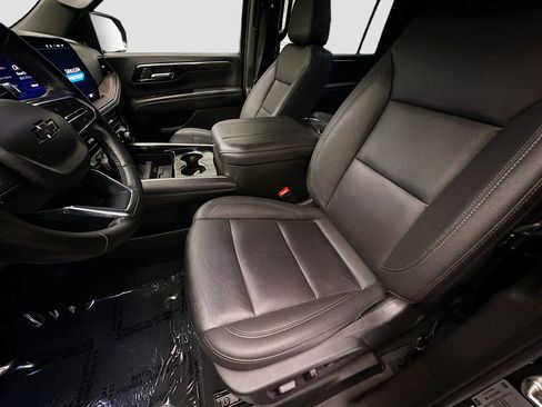 Used 2025 Chevrolet Suburban Z71 AWD/4WD image 11