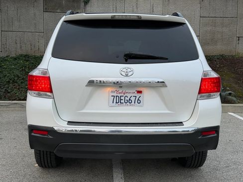 Used 2011 Toyota Highlander 2WD w/ Tech Pkg image 12