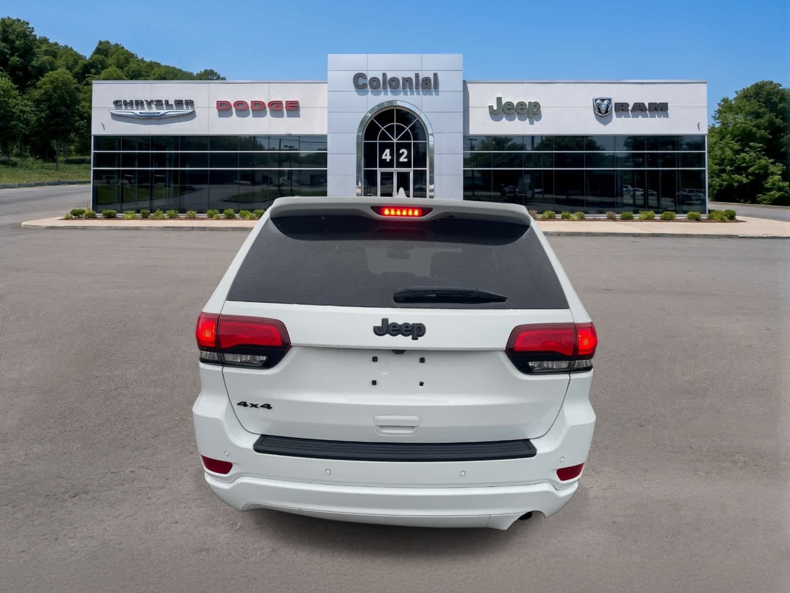 Used 2018 Jeep Grand Cherokee Altitude AWD/4WD image 4