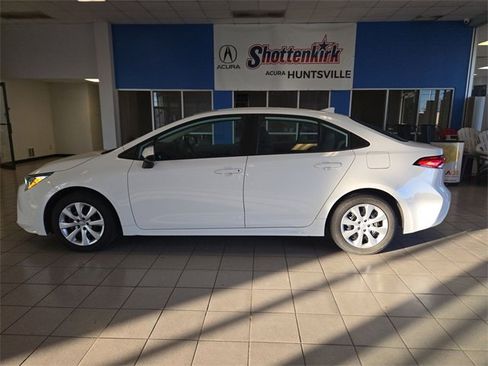 Used 2022 Toyota Corolla LE image 5