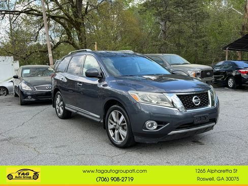 Used 2013 Nissan Pathfinder Platinum FWD image 3