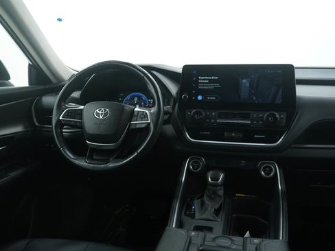 Used 2024 Toyota Grand Highlander XLE image 15