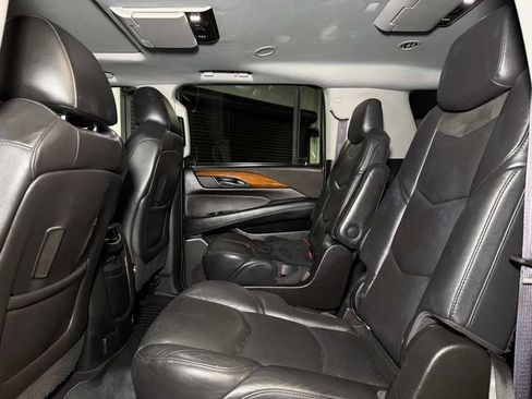 Used 2017 Cadillac Escalade ESV Premium Luxury RWD image 21