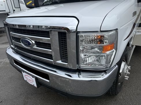 Used 2017 Ford E-450 and Econoline 450 Super Duty w/ Motorhome Prep Package RWD image 26