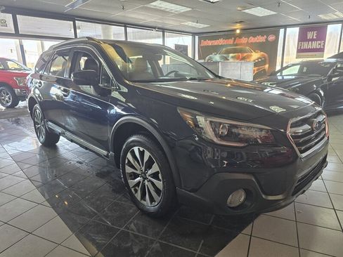 Used 2018 Subaru Outback 3.6R Touring image 3