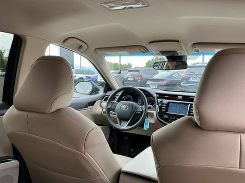 Used 2018 Toyota Camry LE FWD image 22