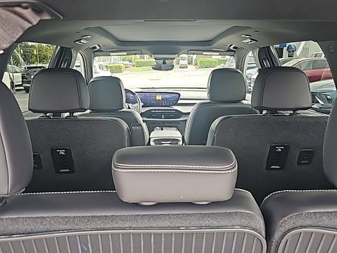 Used 2025 Buick Enclave Avenir w/ Super Cruise Package image 6