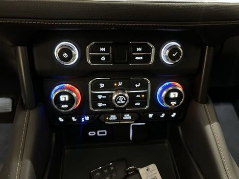 Used 2023 GMC Yukon XL AT4 AWD/4WD image 17