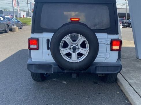 Used 2018 Jeep Wrangler Unlimited Sport S AWD/4WD image 14