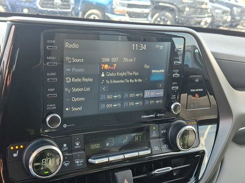 Used 2022 Toyota Highlander XLE image 23