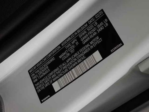 Certified 2025 Volvo XC40 B5 Plus image 36