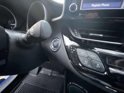 Used 2022 Toyota C-HR Limited image 16