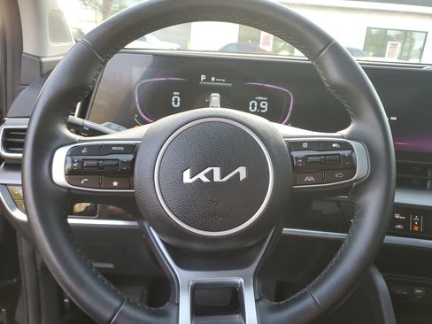Used 2025 Kia Sportage EX w/ Premium Package image 21