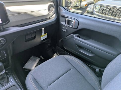 New 2025 Jeep Gladiator Sport image 15