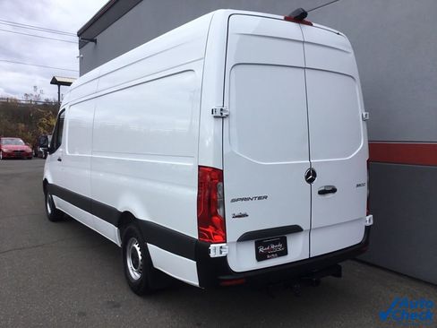 Used 2022 Mercedes-Benz Sprinter 2500 image 7
