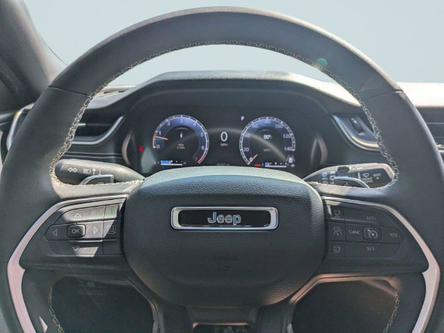 Used 2023 Jeep Grand Cherokee Altitude RWD image 31