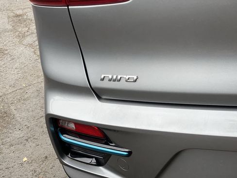 Used 2022 Kia Niro EX w/ Cold Weather Package FWD image 10