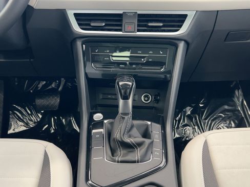 New 2026 Volkswagen Taos SE image 18