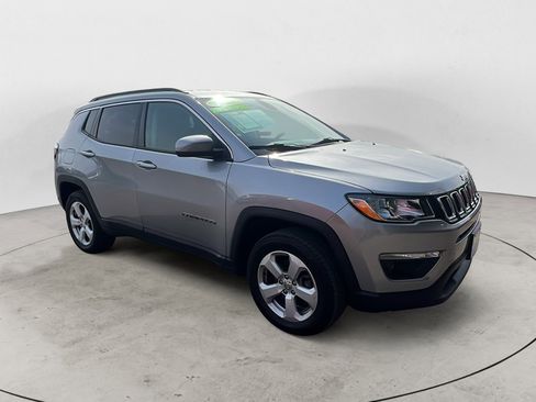 Used 2018 Jeep Compass Latitude w/ Cold Weather Group AWD/4WD image 8