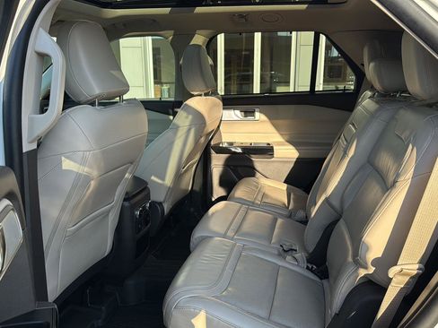 Used 2021 Ford Explorer Platinum w/ Equipment Group 601A image 9