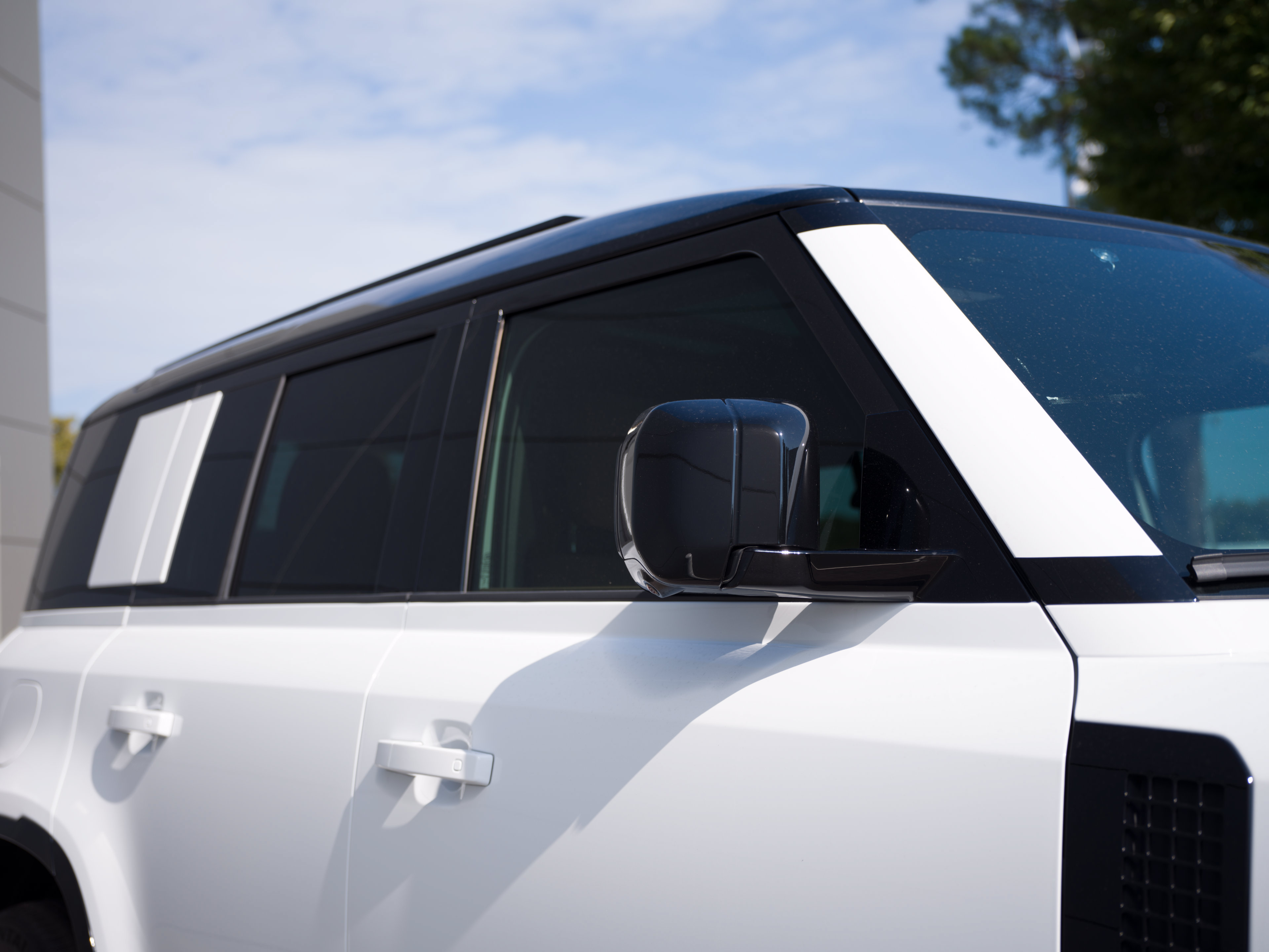 New 2026 Land Rover Defender 110 X-Dynamic SE AWD/4WD image 13