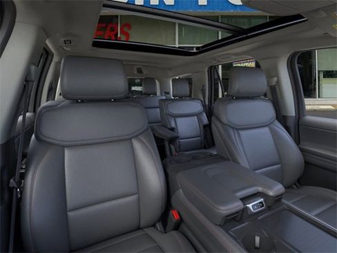 New 2025 Ford Expedition Active image 10