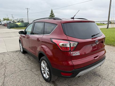 Used 2017 Ford Escape SE w/ Equipment Group 201A FWD image 9