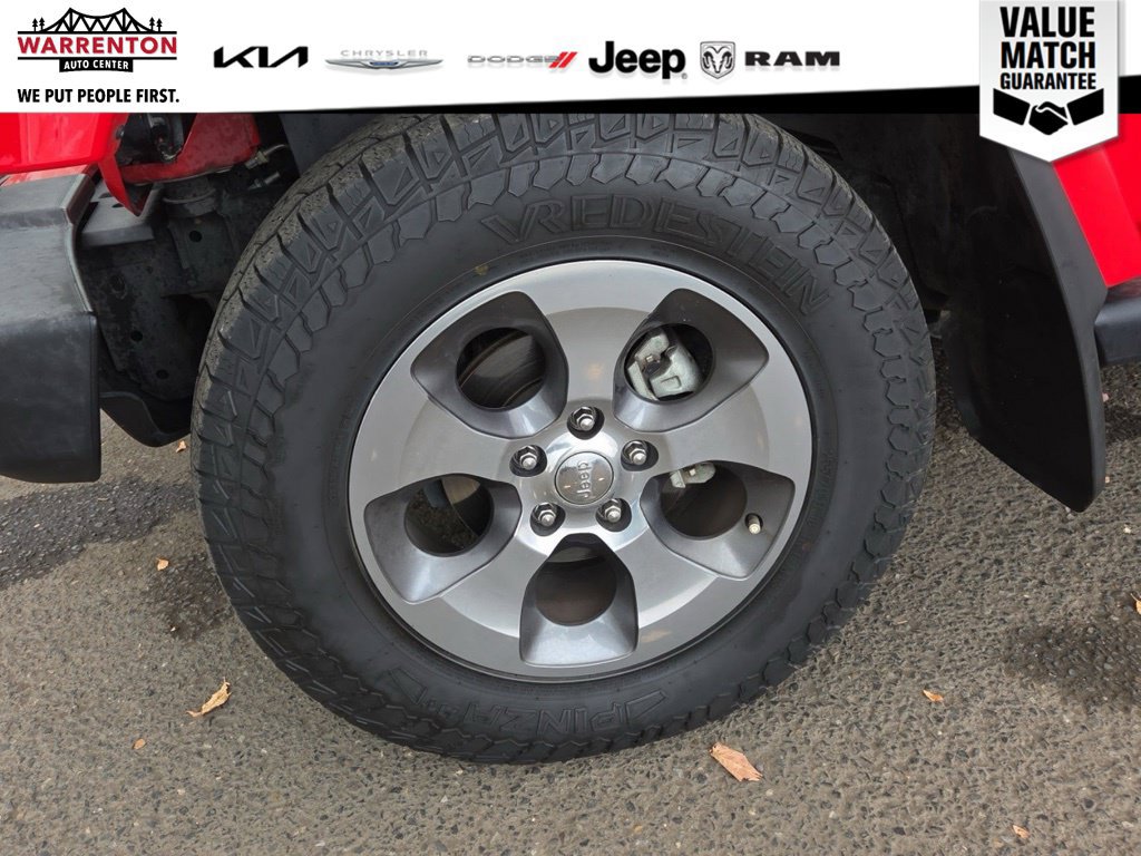 Used 2018 Jeep Wrangler Unlimited Sahara w/ Connectivity Group AWD/4WD image 9