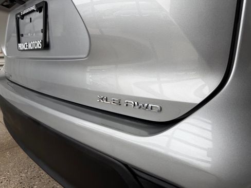 Used 2022 Toyota Highlander XLE AWD/4WD image 36