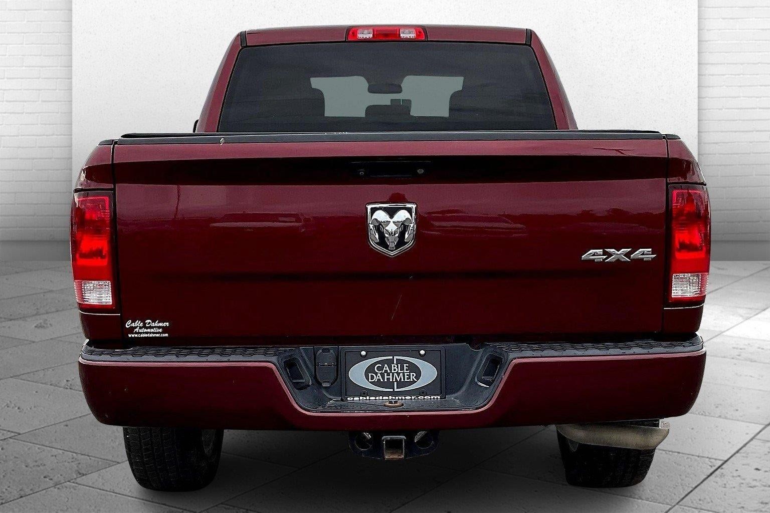 Used 2018 RAM 1500 Express w/ Express Value Package AWD/4WD image 3