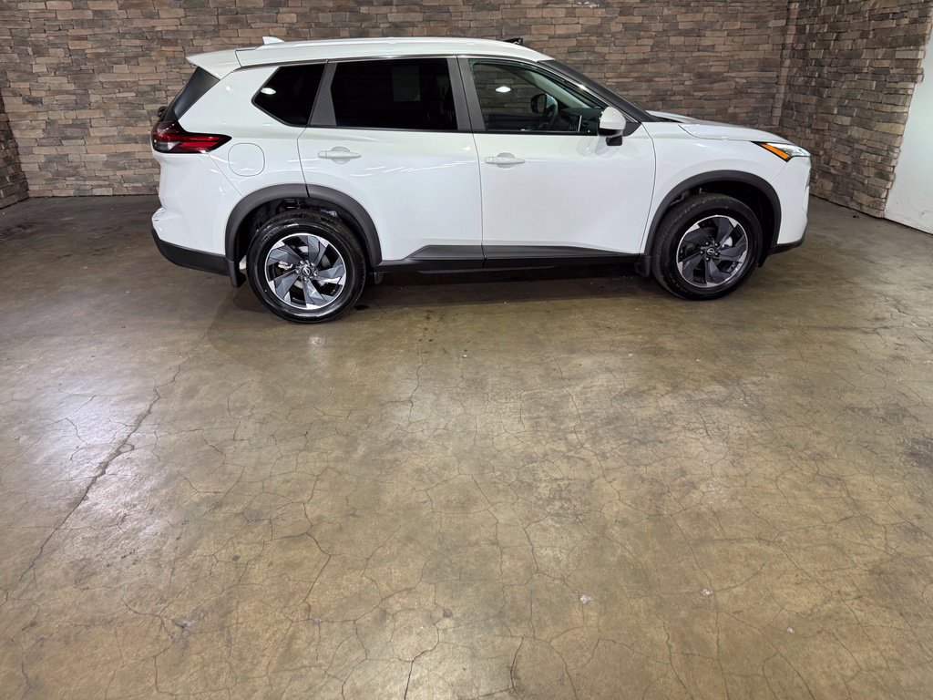 Certified 2025 Nissan Rogue SV w/ SV Premium Package FWD image 4