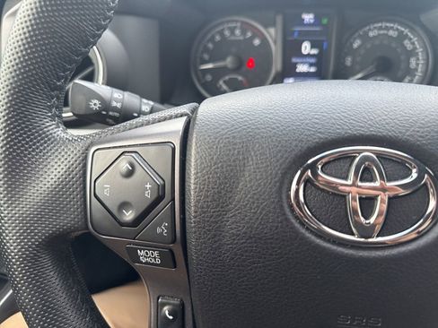 Used 2022 Toyota Tacoma TRD Sport w/ Technology Package image 17