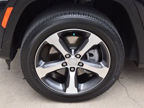 Used 2023 Jeep Grand Cherokee L Limited w/ Luxury Tech Group II image 39