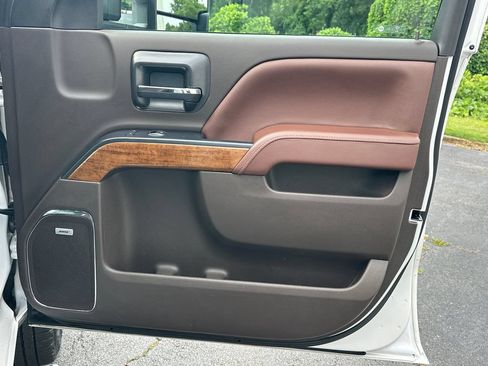 Used 2019 Chevrolet Silverado 2500 High Country w/ Duramax Plus Package AWD/4WD image 15