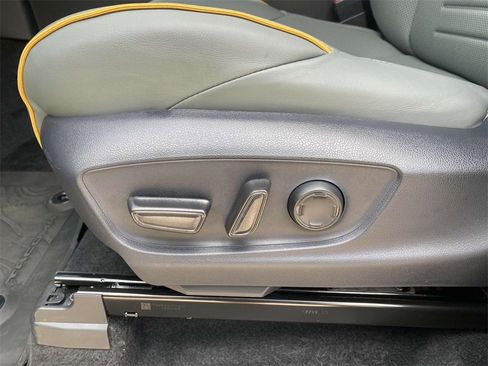 Used 2025 Toyota Tacoma Trailhunter image 16