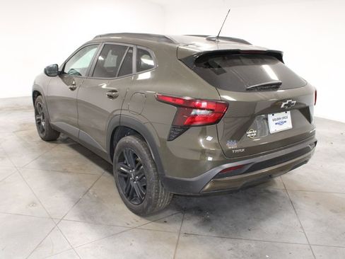 Used 2024 Chevrolet Trax ACTIV w/ Sunroof Package image 7