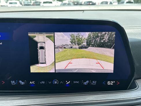 Used 2025 Chevrolet Suburban Premier RWD image 25