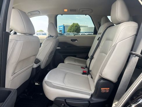 Used 2023 Nissan Pathfinder SL w/ Lighting Package (N92) AWD/4WD image 14