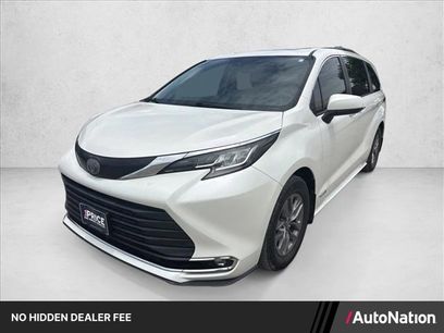 Used 2021 Toyota Sienna XLE