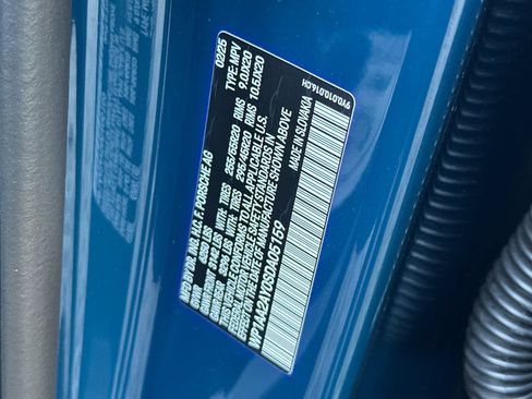 Certified 2025 Porsche Cayenne image 34