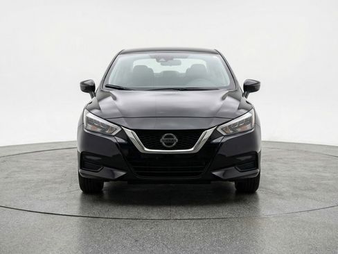 Used 2025 Nissan Versa SV image 2