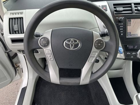 Used 2012 Toyota Prius V Five FWD image 16