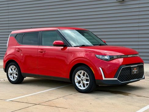 Used 2023 Kia Soul LX w/ LX Technology Package FWD image 1