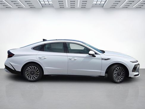 New 2026 Hyundai Sonata SEL FWD image 3