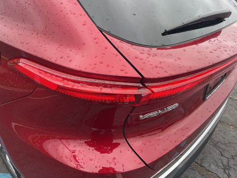 Used 2024 Toyota Venza XLE image 19