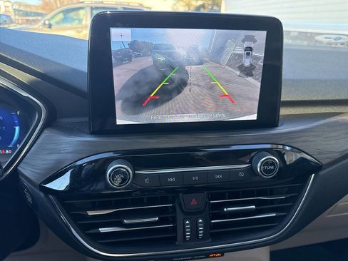 Used 2020 Ford Escape Titanium image 21