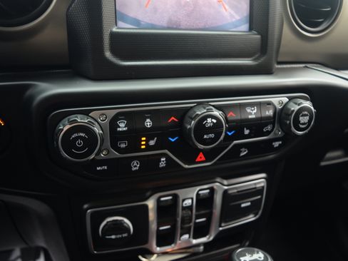 Used 2018 Jeep Wrangler Unlimited Sport S image 11