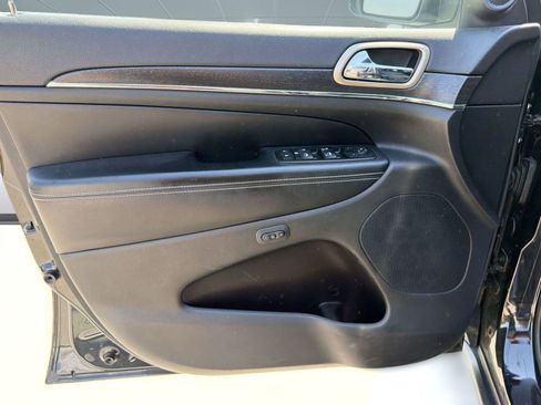 Used 2015 Jeep Grand Cherokee Limited w/ Luxury Group II image 20