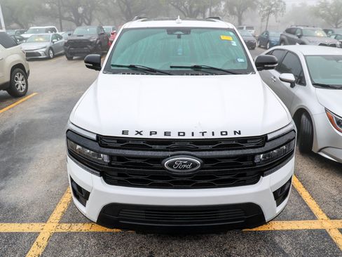 Used 2022 Ford Expedition Limited AWD/4WD image 4