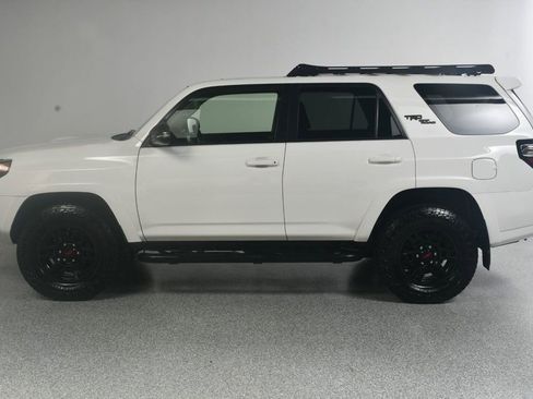 Used 2020 Toyota 4Runner TRD Off-Road Premium w/ Moonroof Package AWD/4WD image 4